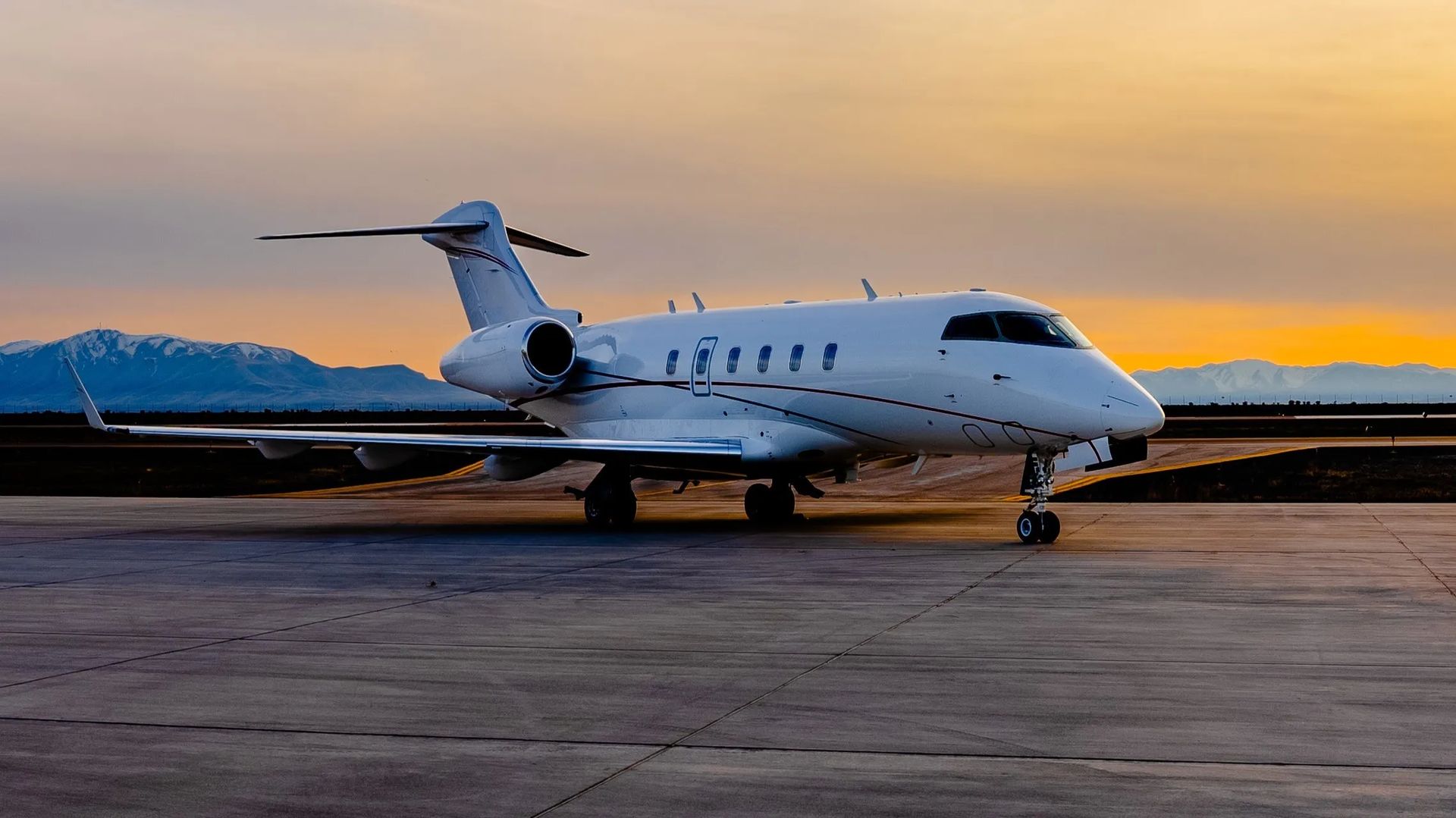 Challenger 300 private jet